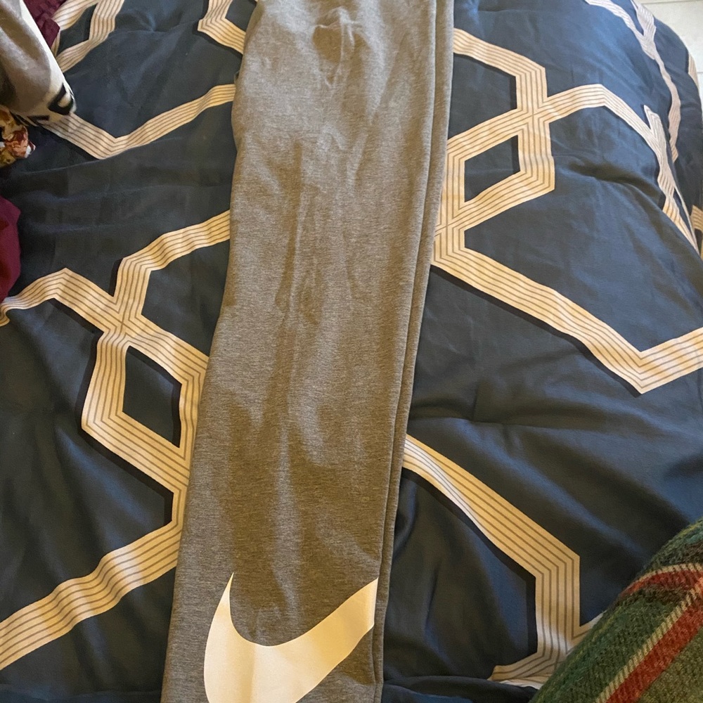 Girls Nike grey leggings